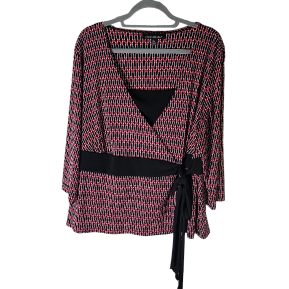 Briggs New York women's plus 2X faux wrap top red black white print tie waist